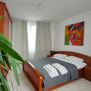 https://mooi-slaapkamer-proper-en-compact-place-voor-3.hotelsghent.com